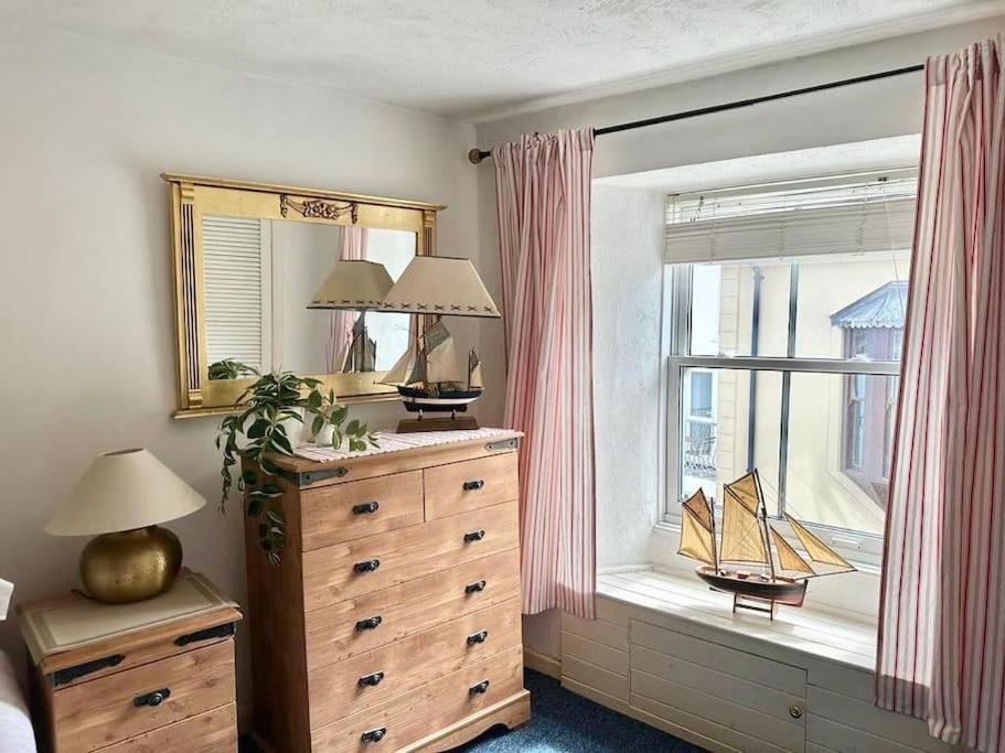 Ship Cottage Tenby Beach 50M Exterior foto